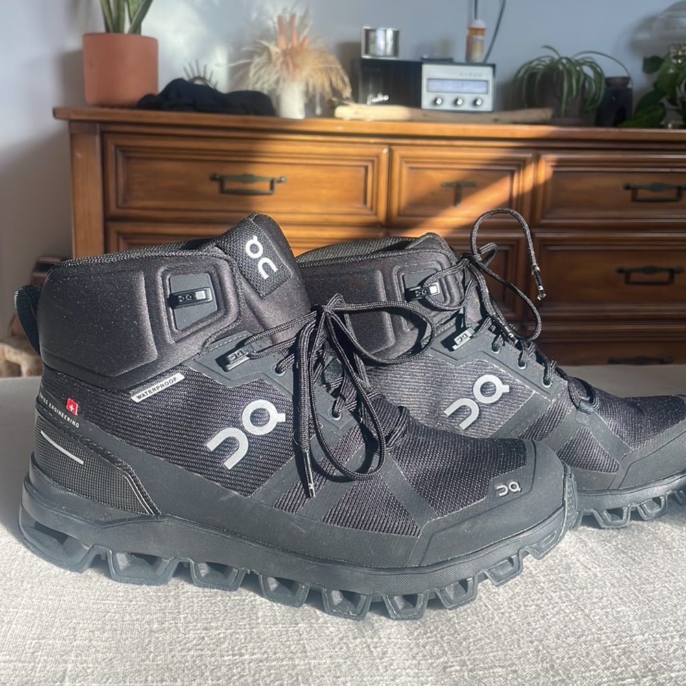 ON Running Cloudrock Waterproof Hiking Booy
